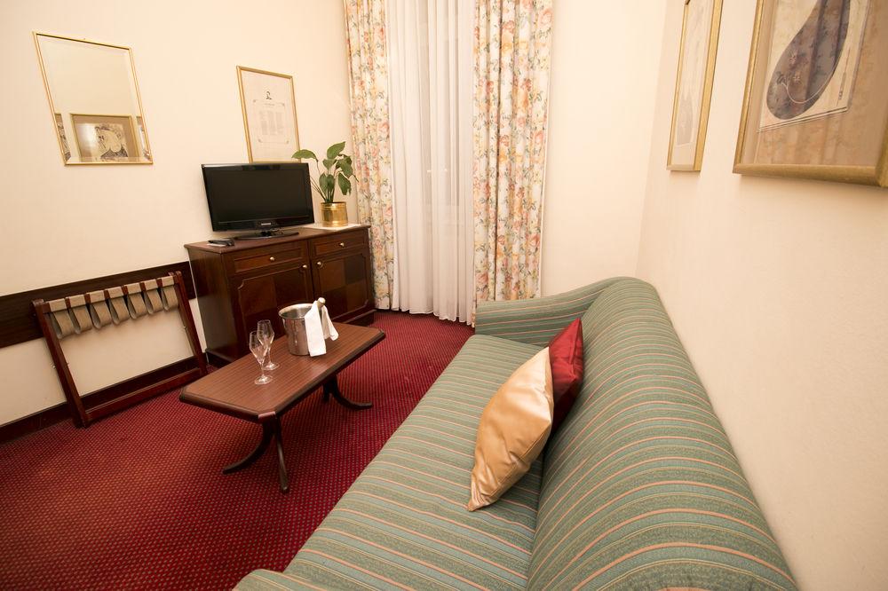 Theaterhotel & Viena