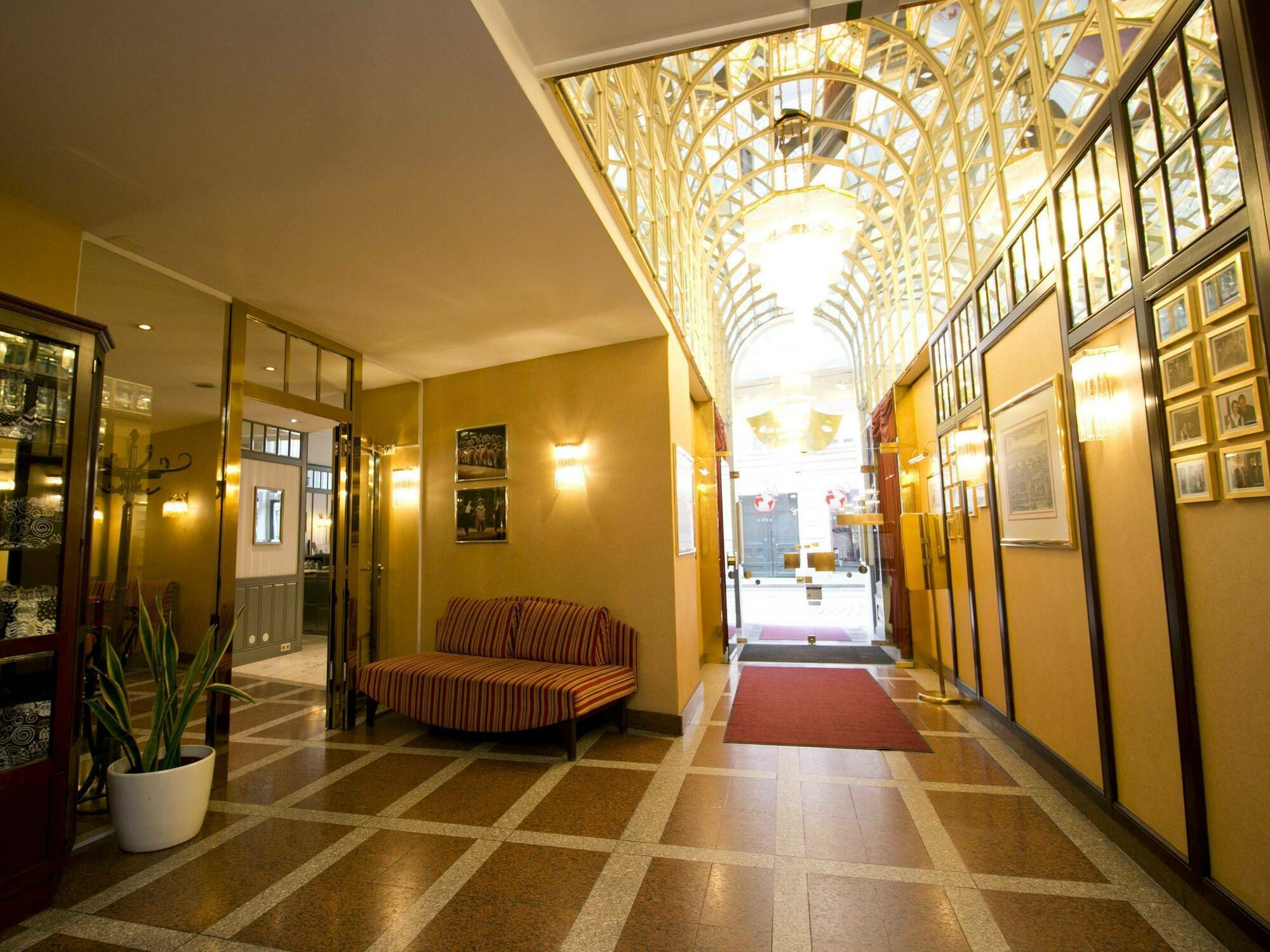 Theaterhotel & Hotel Viena
